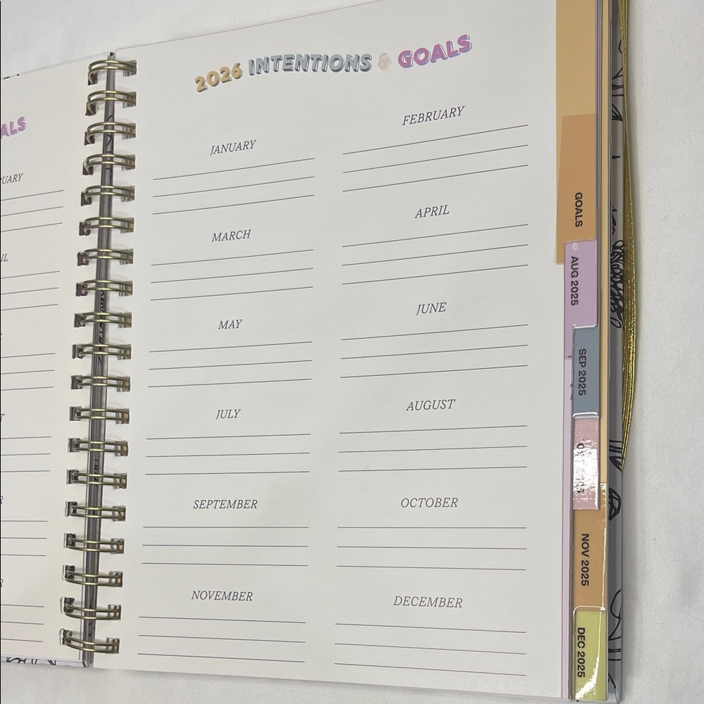 Betsey Johnson Pink and White Floral 2025 - 2026 Planner with Pen - Picture 13 of 16